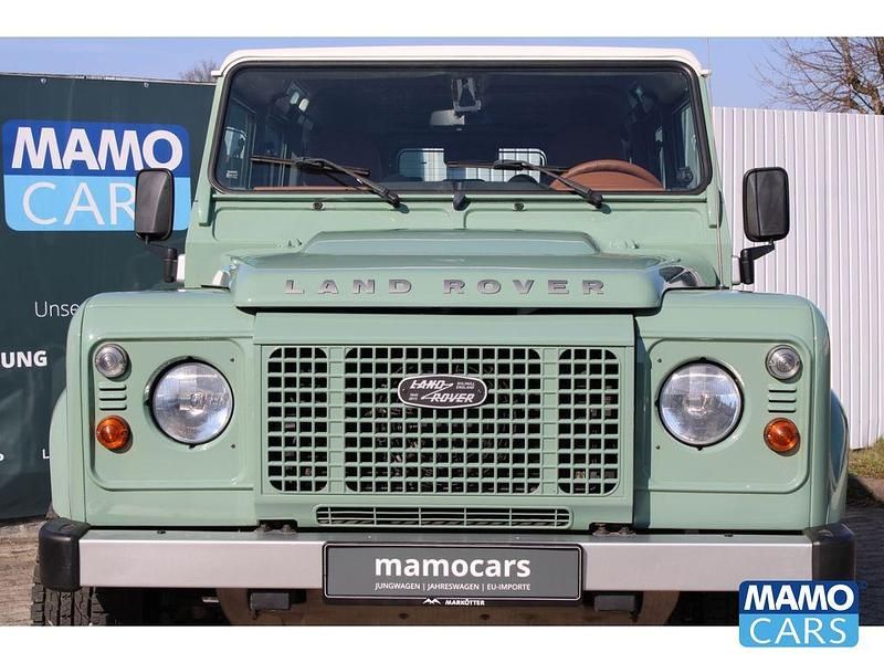 Gebraucht Land Rover Defender 122 PS (89 kW) 2013 Grün Kombi