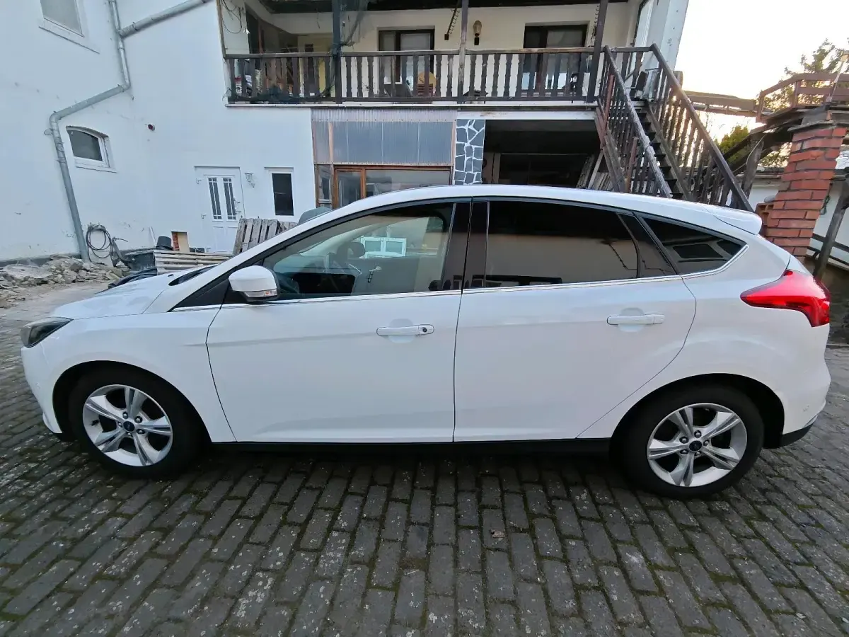 Gebraucht Ford Focus Titanium 125 PS (91 kW) 2014 Weiß Limousine
