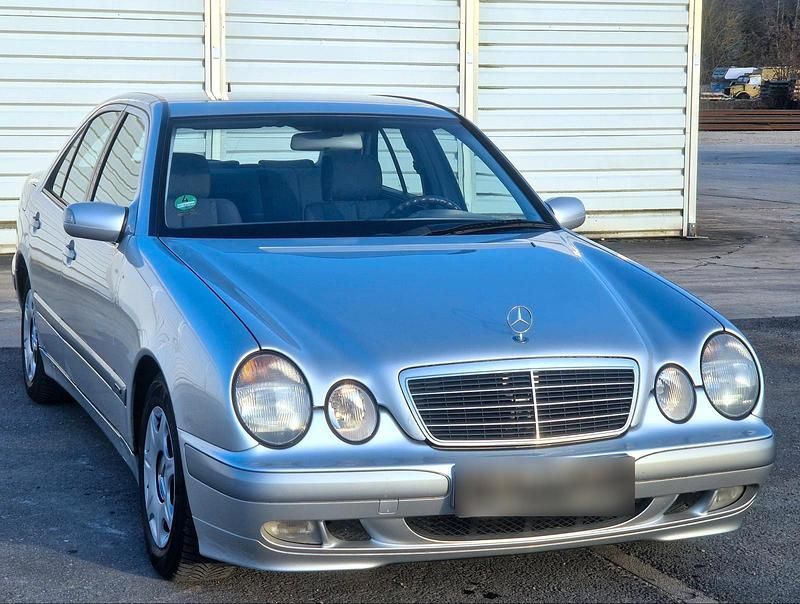Gebraucht Mercedes E220 143 PS (105 kW) 2000 Limousine