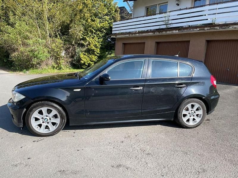 Gebraucht BMW 116 116 PS (85 kW) 2005 Schwarz Kleinwagen