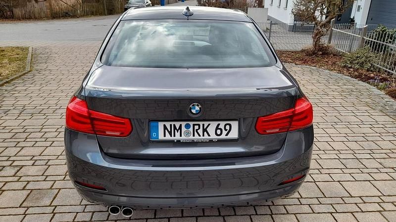 Gebraucht BMW 330 Sport Line 258 PS (189 kW) 2015 Grau Limousine