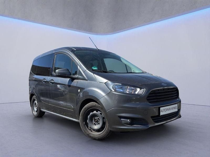 Gebraucht Ford Tourneo Courier Trend 101 PS (74 kW) 2017 Grau Van / Kleinbus