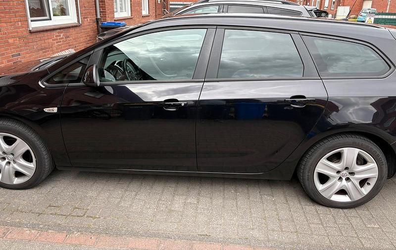 Gebraucht Opel Astra 120 PS (88 kW) 2011 Schwarz Kombi