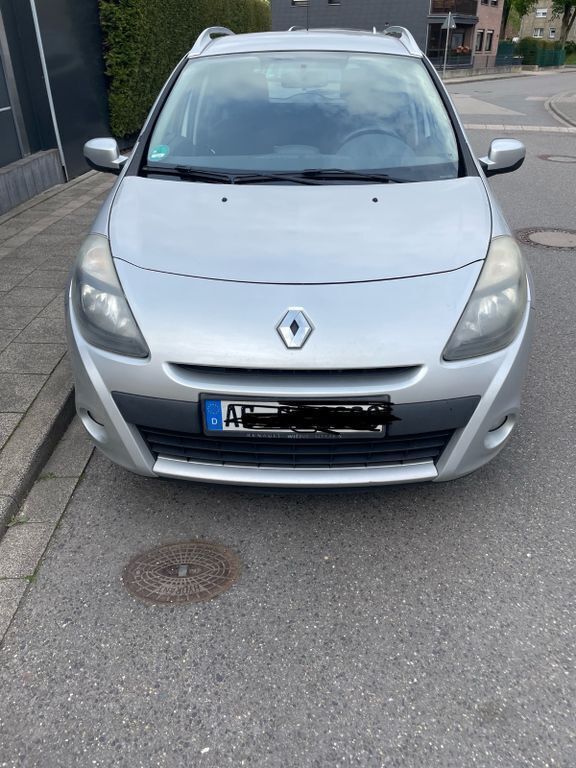 Silber Gebraucht 2011 Renault Clio II Dynamique Limousine | 1.200 € (Superpreis) - Bild 1/4