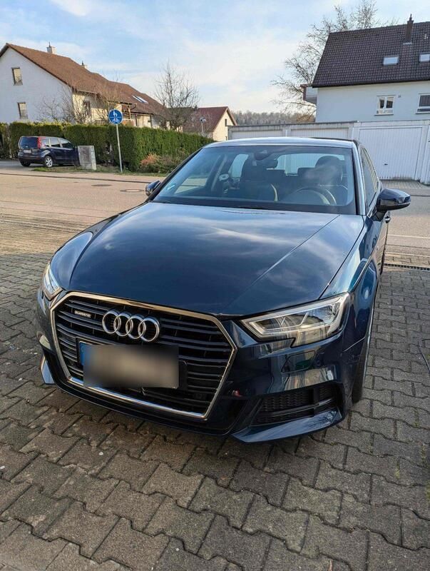 Blau Gebraucht 2017 Audi A3 Sportback S-Line Kombi | 20.499 € (Fairer Preis) - Bild 1/4