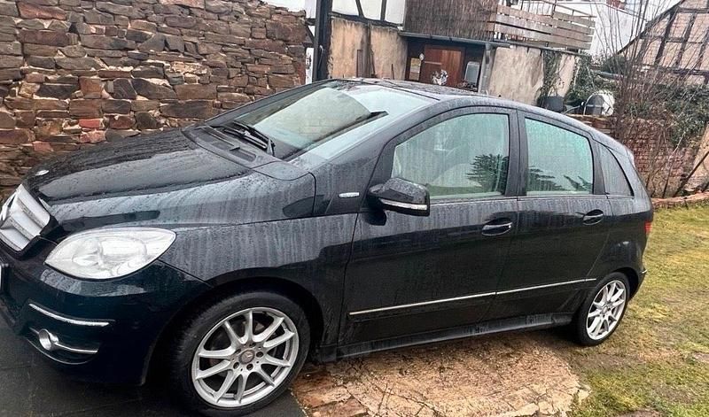 Gebraucht Mercedes B180 116 PS (85 kW) 2009 Schwarz Van / Kleinbus