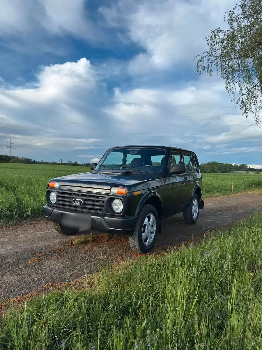 Gebraucht Lada Urban 83 PS (61 kW) 2017 Schwarz SUV