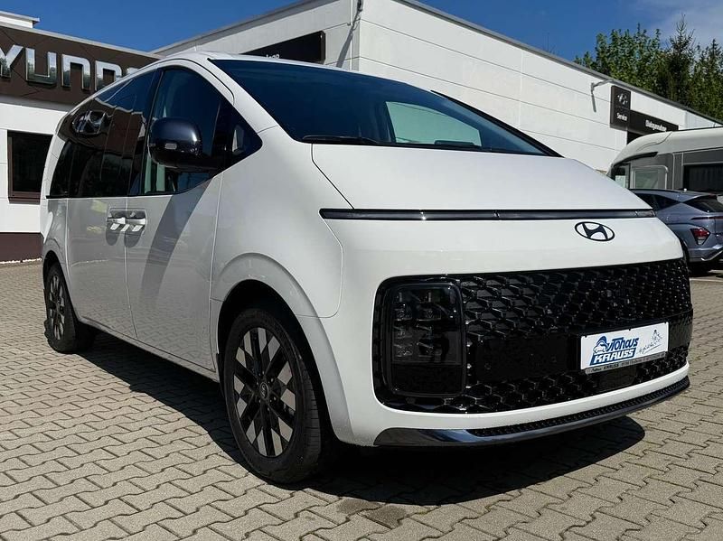 Creamy white / sol Neu 2025 Hyundai Staria Signature Van | 52.995 € (Teuer) - Bild 1/4