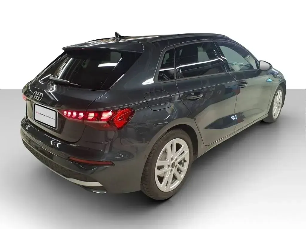 Second-hand Audi A3 Advanced 150 CP (110 kW) 2025 Gri Berlinǎ