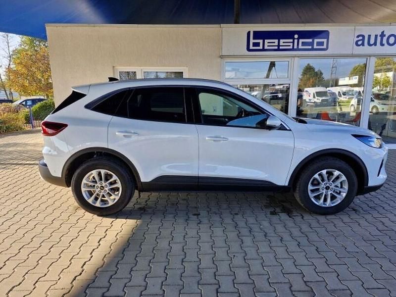 Gebraucht Ford Kuga Titanium 150 PS (110 kW) 2024 Frostweiß SUV