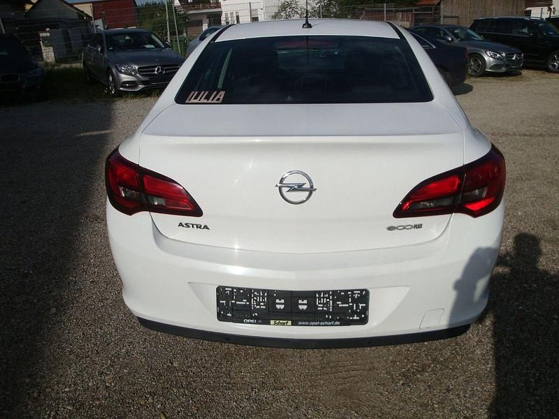 Occasion Opel Astra Edition 110 ch (80 kW) 2015 Blanc Berline