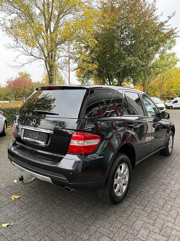 Gebraucht Mercedes ML280 197 PS (144 kW) 2006 Schwarz SUV