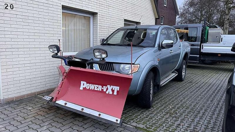 Grau Gebraucht 2006 Mitsubishi L Intense Abholung | 9.500 € - Bild 1/4