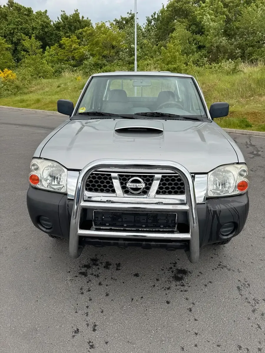 Gebraucht Nissan Navara 130 PS (95 kW) 2004 Silber Pickup