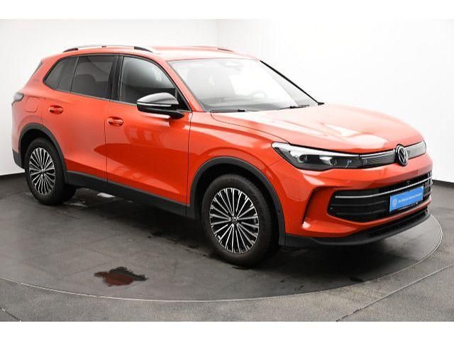 Gebraucht VW Tiguan Goal 150 PS (110 kW) 2025 Persimmon red metallic SUV