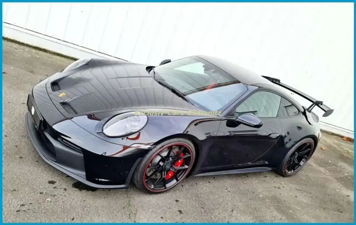 Gebraucht Porsche 911 GT3 Chrono 510 PS (375 kW) 2024 Tiefschwarz Coupé
