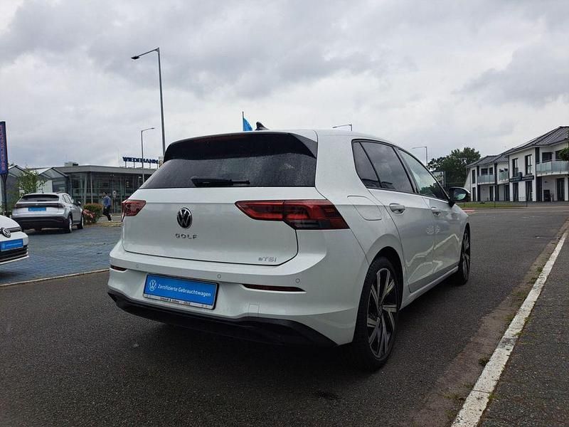 Gebraucht VW Golf VIII Life 110 PS (80 kW) 2023 Weiß Limousine