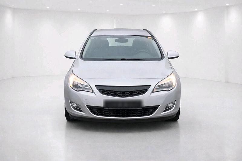 Silber Gebraucht 2011 Opel Astra Design Edition Kombi | 4.499 € (Fairer Preis) - Bild 1/4