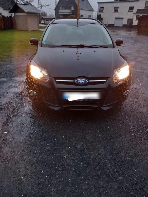 Schwarz Gebraucht 2014 Ford Focus Trend Kombi | 4.500 € (Fairer Preis) - Bild 1/4