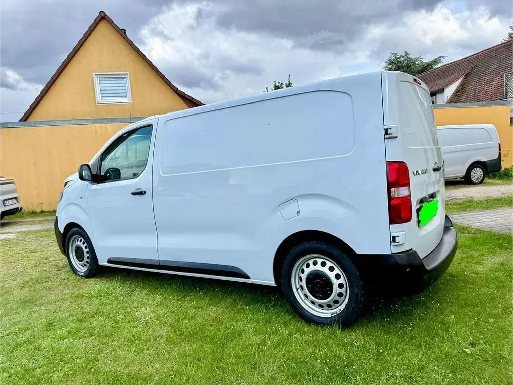 Gebraucht Opel Vivaro 120 PS (88 kW) 2021 Weiß Van / Kleinbus