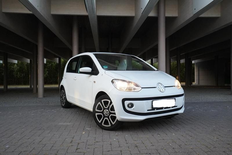 Weiß Gebraucht 2016 VW up! CLUB Kleinwagen | 6.380 € (Fairer Preis) - Bild 1/4