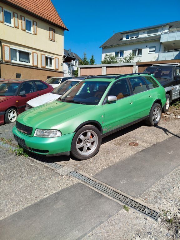 Grün Gebraucht 1997 Audi A4 Kombi | 1.299 € (Superpreis) - Bild 1/4