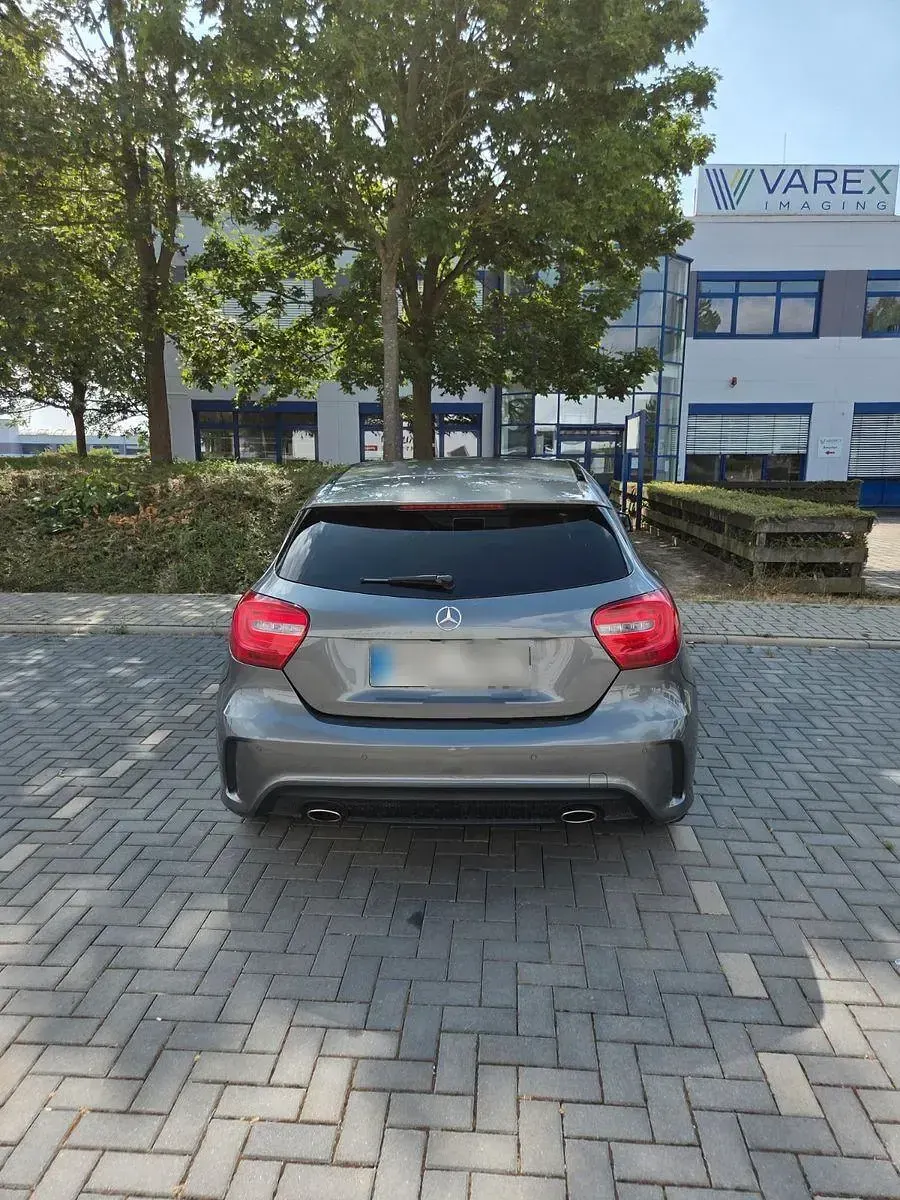 Gebraucht Mercedes A180 AMG line 122 PS (89 kW) 2012 Grau Kleinwagen