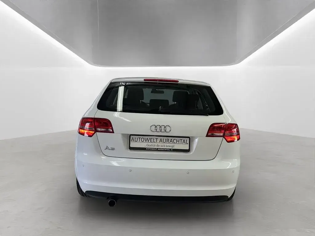 Gebraucht Audi A3 Comfort 102 PS (75 kW) 2010 Weiß Kleinwagen