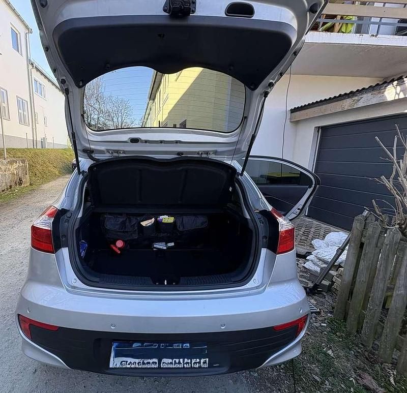 Gebraucht Kia Rio DREAM-TEAM Edition 109 PS (80 kW) 2016 Grau Kleinwagen