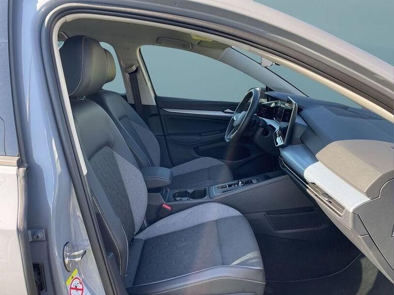 Gebraucht VW Golf VIII 150 PS (110 kW) 2025 Grau Kleinwagen
