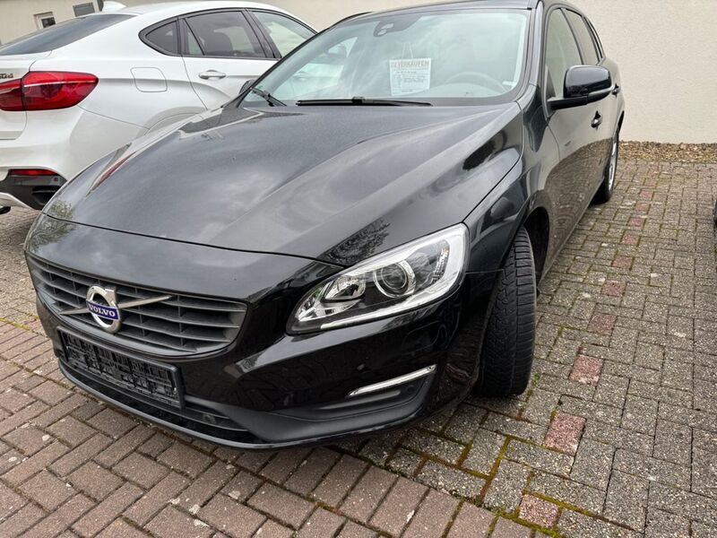 Schwarz Gebraucht 2018 Volvo V60 Kinetic Kombi | 19.900 € (Guter Preis) - Bild 1/4