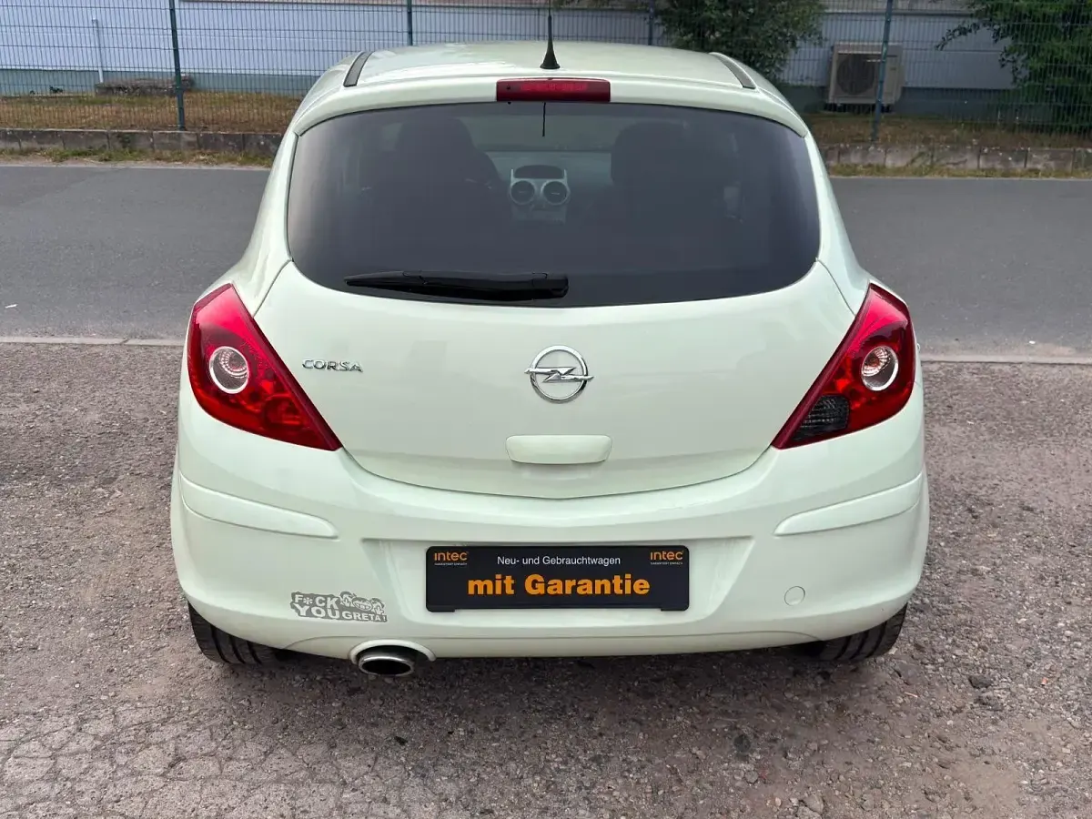 Gebraucht Opel Corsa 87 PS (63 kW) 2012 Weiß Kleinwagen