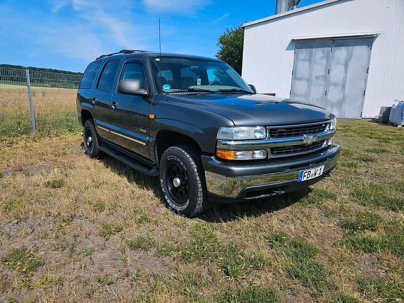Grau Gebraucht 2001 Chevrolet Tahoe SUV | 11.500 € - Bild 1/4