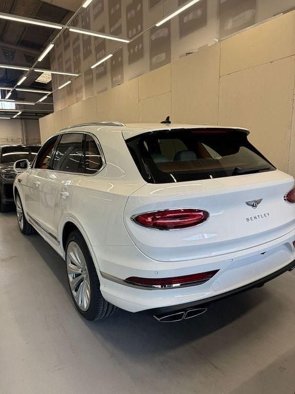 Neu Bentley Bentayga 551 PS (405 kW) 2026 Weiß SUV