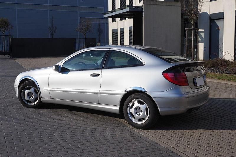 Gebraucht Mercedes C180 129 PS (94 kW) 2002 Silber Coupé