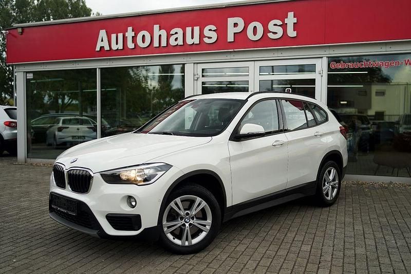 Alpinweiss iii Gebraucht 2018 BMW X1 SUV | 19.999 € (Fairer Preis) - Bild 1/4