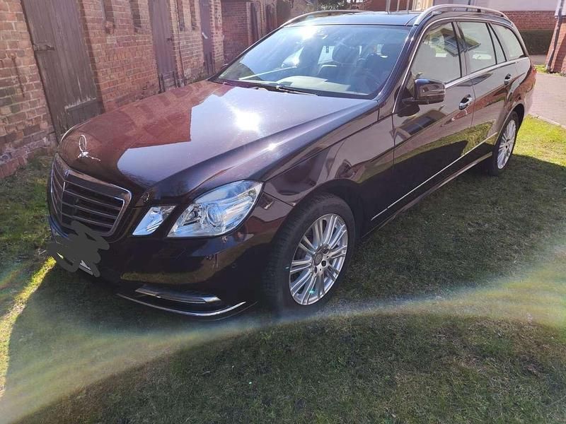 Gebraucht Mercedes E250 Elegance 204 PS (150 kW) 2013 Braun Kombi