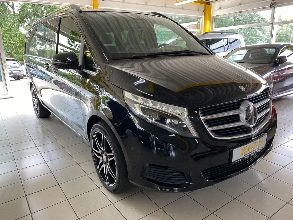 Gebraucht Mercedes V220 Avantgarde Edition 190 PS (139 kW) 2017 Schwarz Van / Kleinbus
