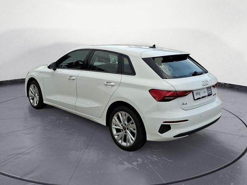 Gebraucht Audi A3 e-tron Advanced 109 PS (80 kW) 2021 Weiss Kleinwagen
