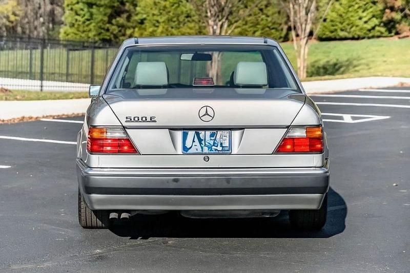 Gebraucht Mercedes E500 320 PS (235 kW) 1993 Silber Limousine