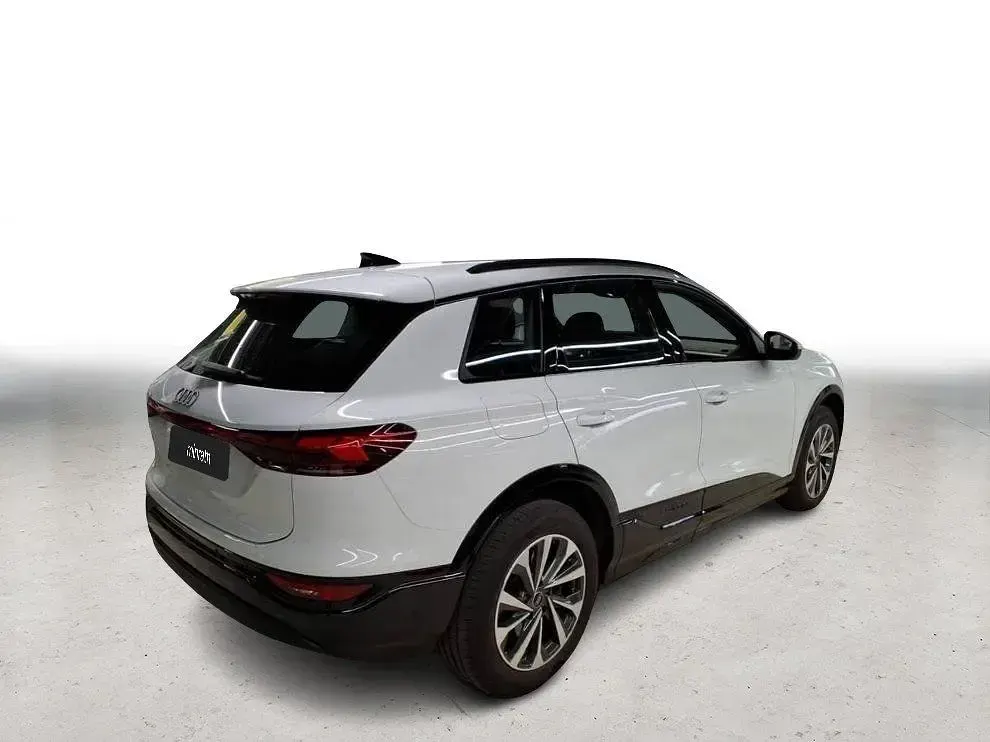 Gebraucht Audi Q6 e-tron Comfort 284 kW (387 PS) 2024 Gletscherweiß metallic SUV