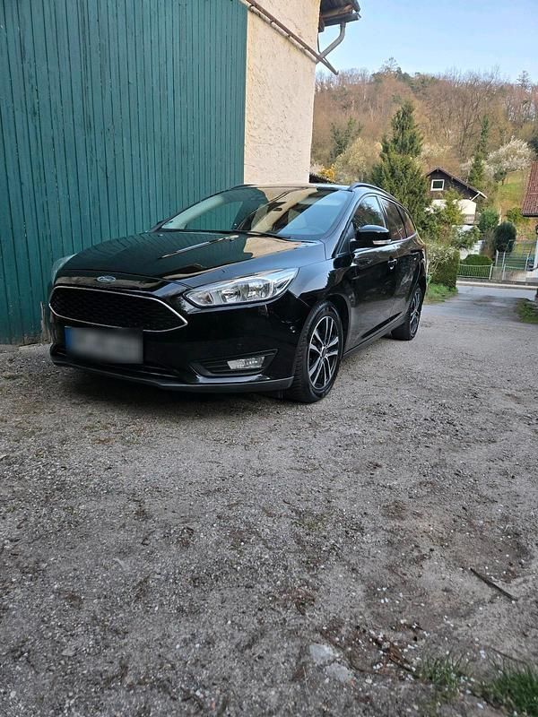 Gebraucht Ford Focus 125 PS (91 kW) 2016 Schwarz Kombi