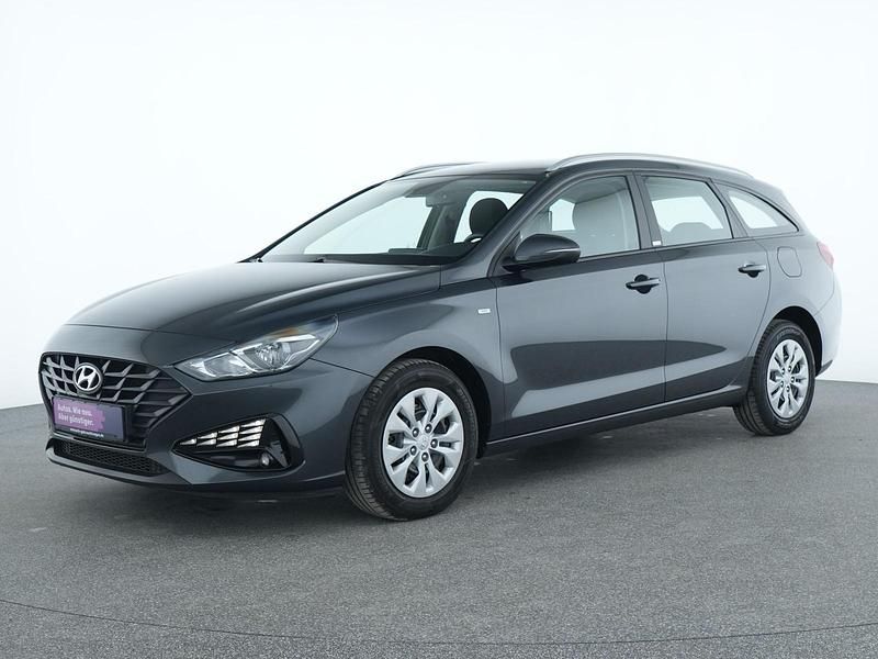 Dark knight Gebraucht 2021 Hyundai i30 Select Kombi | 16.437 € (Fairer Preis) - Bild 1/4
