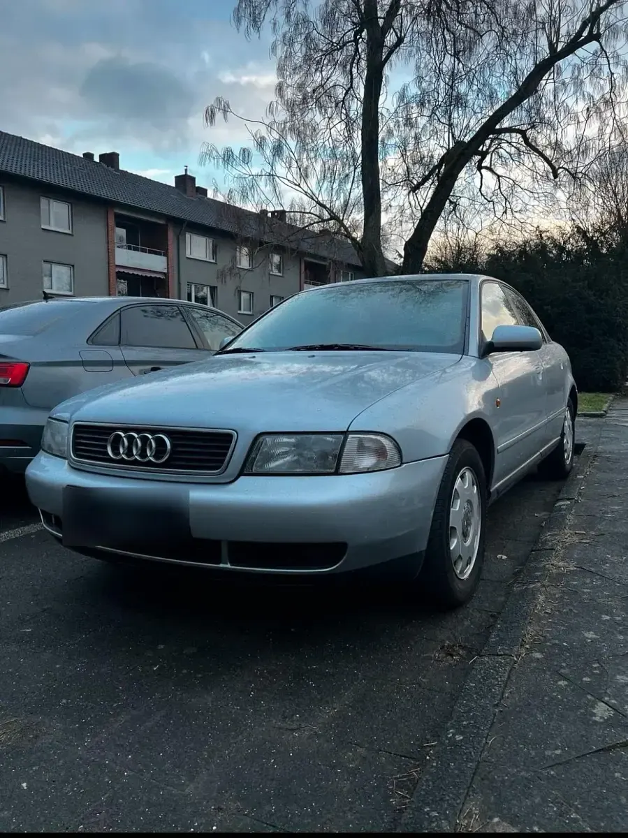 Second-hand Audi A4 101 CP (74 kW) 1998 Gri Berlinǎ