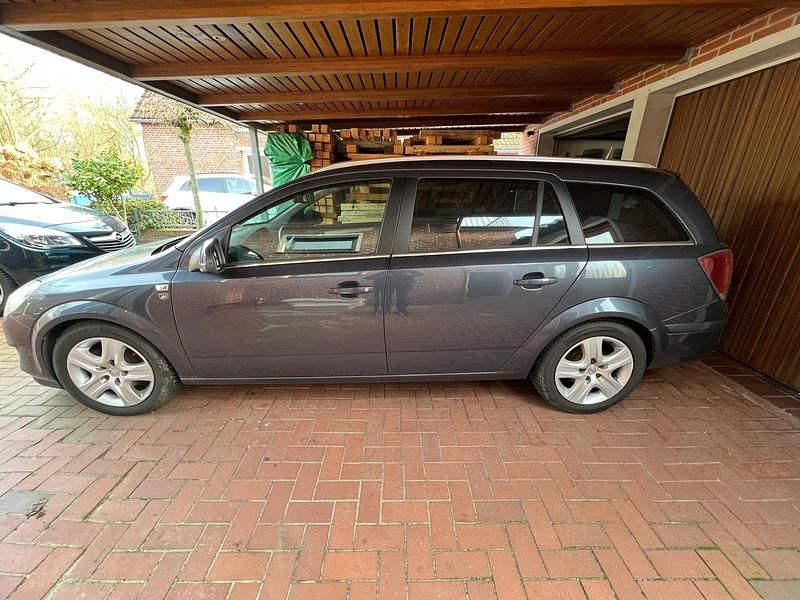 Gebraucht Opel Astra 116 PS (85 kW) 2010 Grau Kombi