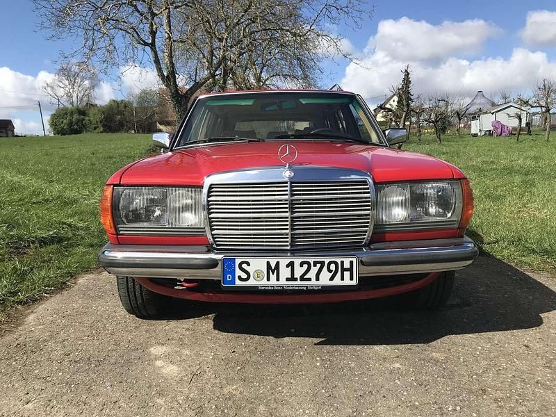 Gebraucht Mercedes E280 185 PS (136 kW) 1979 Rot Kombi