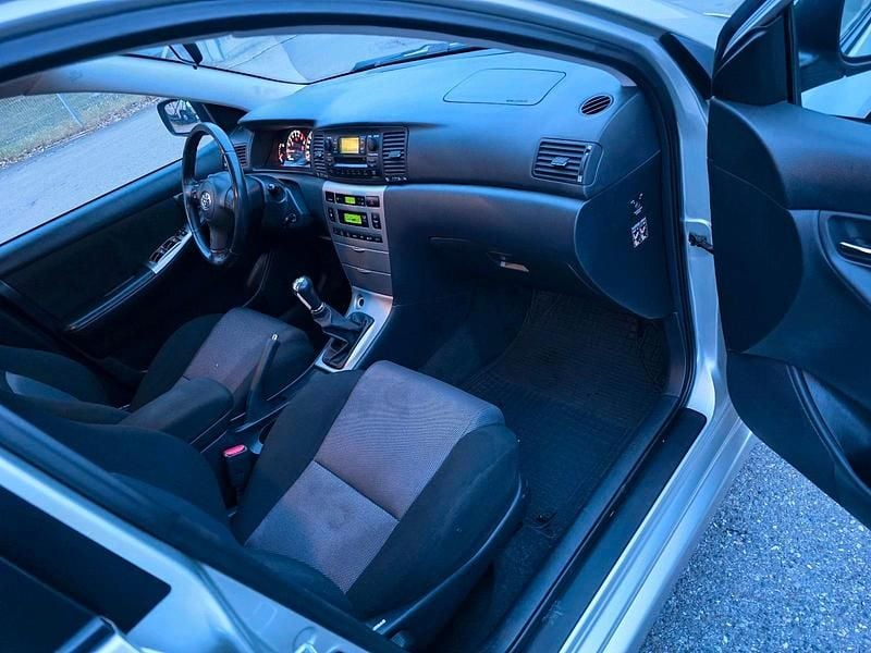 Gebraucht Toyota Corolla 97 PS (71 kW) 2006 Silber Limousine