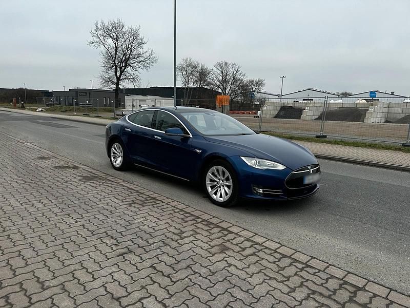 Second-hand Tesla Model S 309 kW (421 CP) 2016 Albastru Hatchback