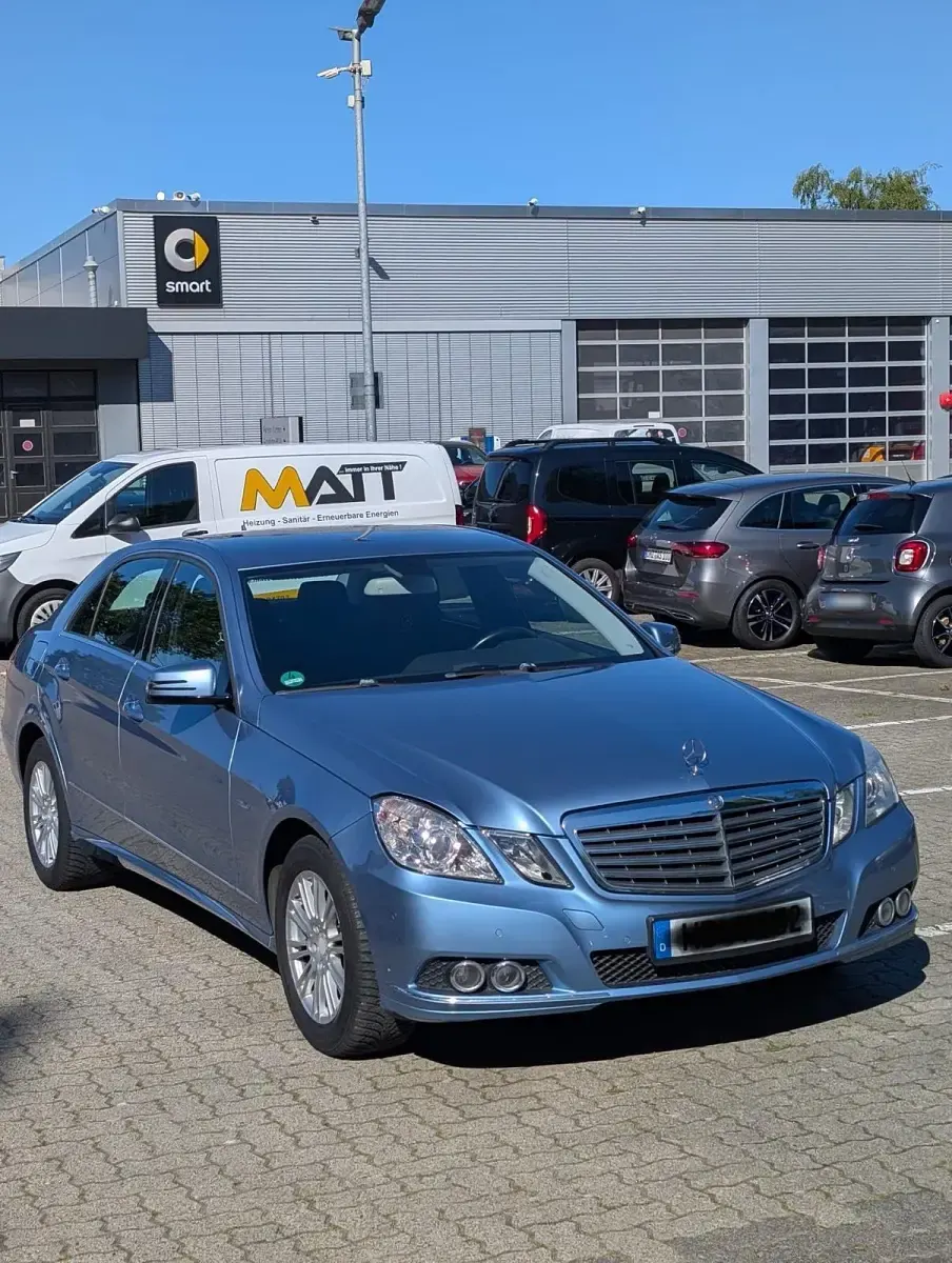 Gebraucht Mercedes E250 204 PS (150 kW) 2009 Blau Limousine