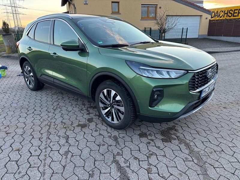 Gebraucht Ford Kuga Titanium 242 PS (177 kW) 2024 Grün SUV